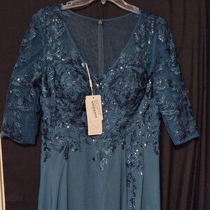 A-line V-Neck Knee-Length Lace Chiffon Mother of the Bride Dress With Sequins